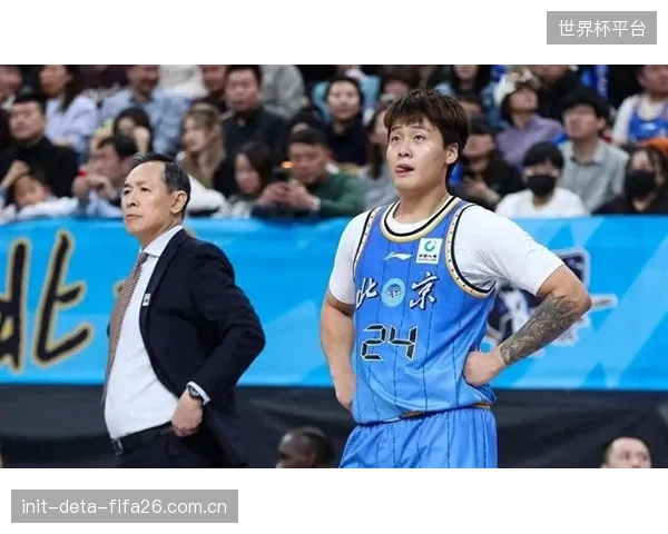 北京队坐拥豪华阵容却倒在总决赛门外，主教练许利民未能完全整合球星战力。